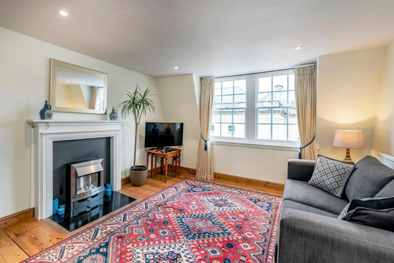 Central Bath Near The Circus With Parking Apartment Exterior photo